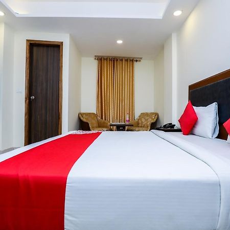 Hotel Moreton Igi Airport Yeni Delhi Dış mekan fotoğraf