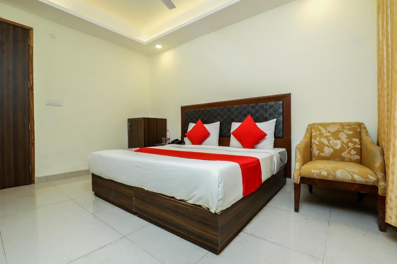 Hotel Moreton Igi Airport Yeni Delhi Dış mekan fotoğraf